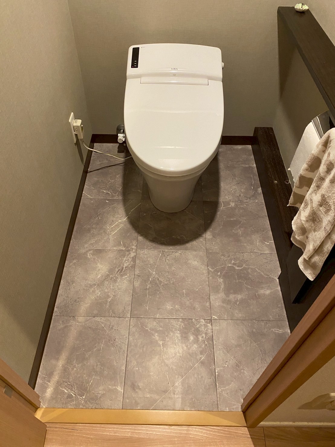Read more about the article トイレ床貼替工事